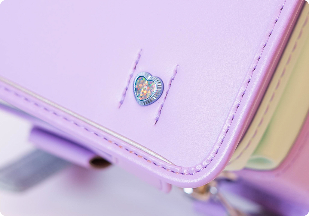 ランドセルの部分縫いしている画像